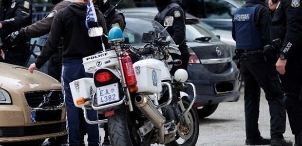 Λαρισαίος με μηχανάκι ξυλοφόρτωσε τροχονόμο σε έλεγχο